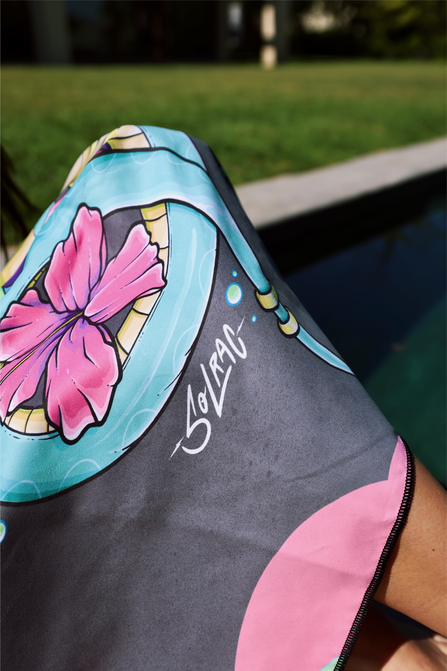 PACK PONCHO + TOALLA ILUSTRADO FLORAL BOA