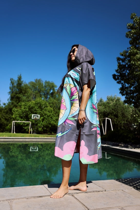 PACK PONCHO + TOALLA ILUSTRADO FLORAL BOA