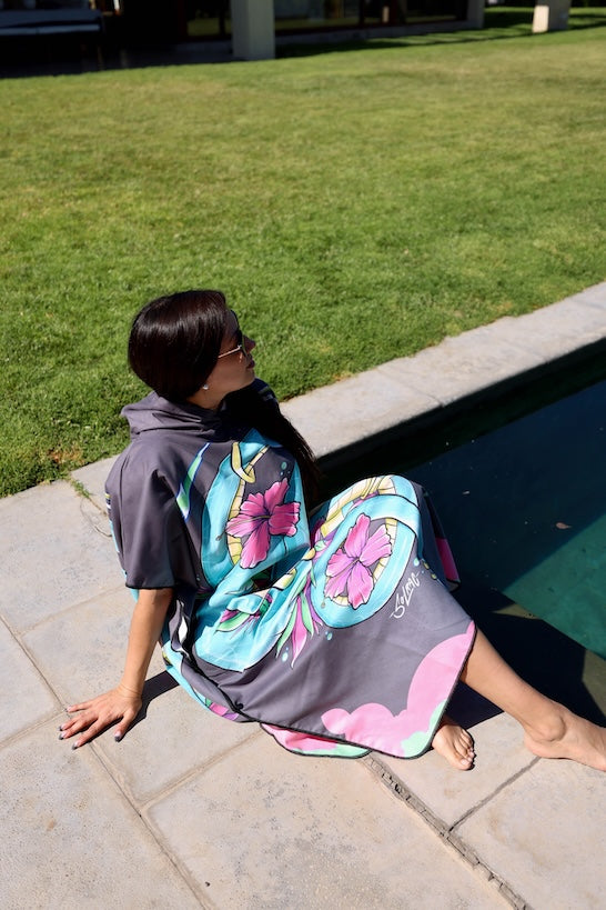 PACK PONCHO + TOALLA ILUSTRADO FLORAL BOA