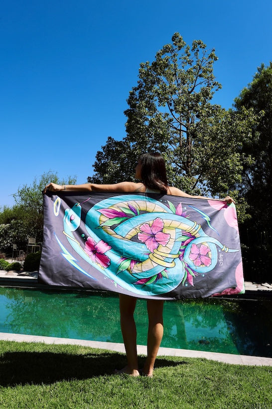 PACK PONCHO + TOALLA ILUSTRADO FLORAL BOA