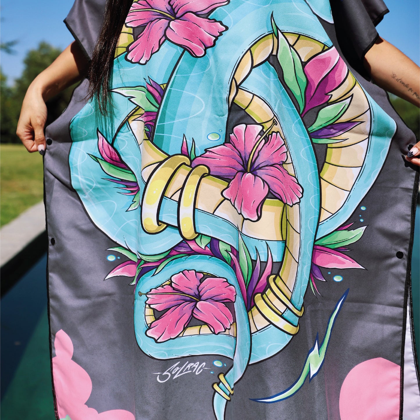 PACK PONCHO + TOALLA ILUSTRADO FLORAL BOA